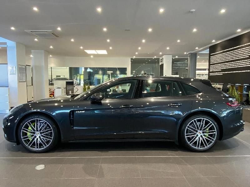 Usado Porsche Panamera Sport Turismo 462 CV (339 kW) 2019 Gris/plata Utilitario