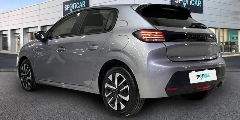 Usado Peugeot 208 Active 102 CV (75 kW) 2024 Gris Utilitario