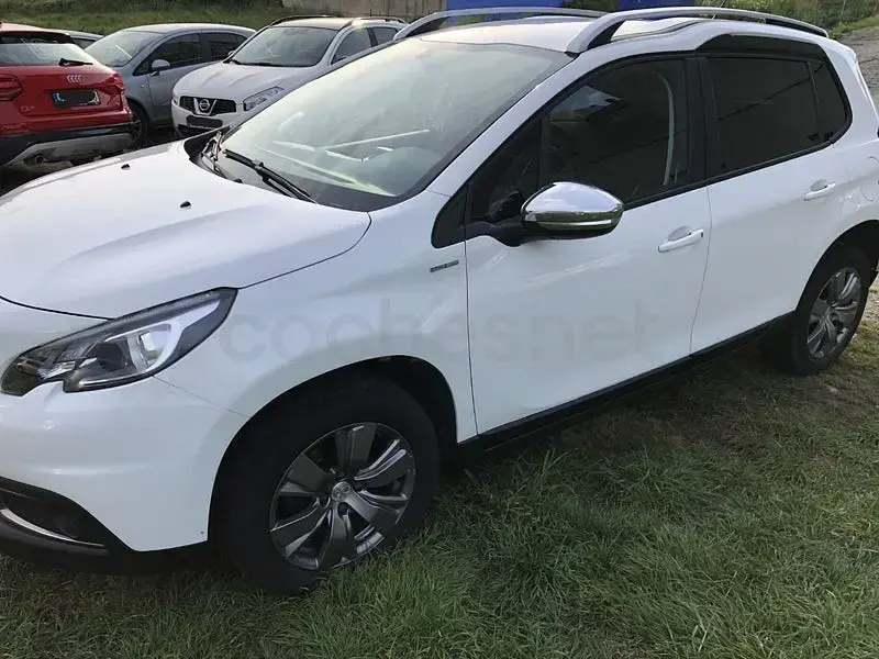 Usado Peugeot 2008 Style 82 CV (60 kW) 2018 Blanco SUV
