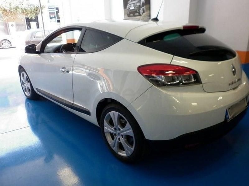 Usado Renault Mégane Dynamique 105 CV (77 kW) 2010 Blanco Berlina