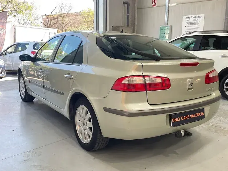 Usado Renault Laguna II Privilege 135 CV (99 kW) 2003 Verde Berlina