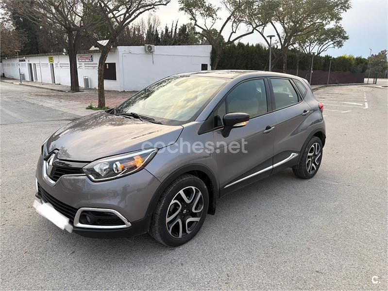 Usado Renault Captur Zen 90 CV (66 kW) 2016 Gris / plata SUV