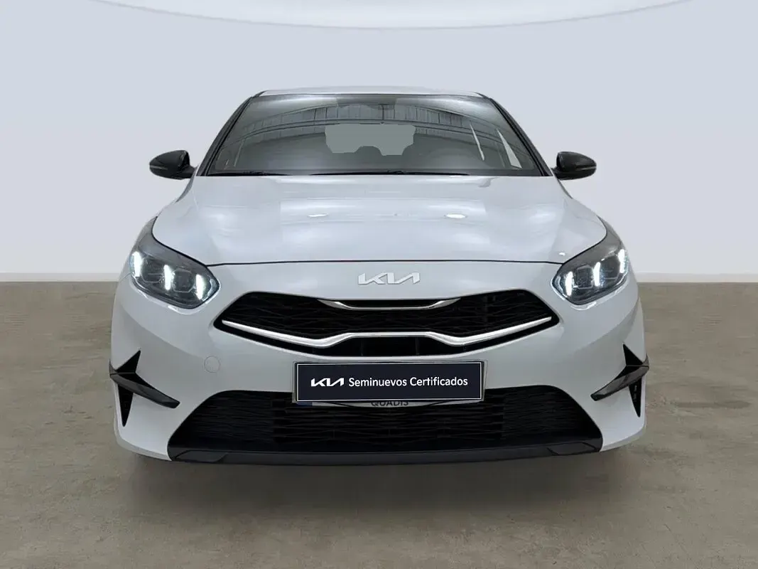 Usado Kia Ceed Style 100 CV (73 kW) 2025 Blanco Utilitario