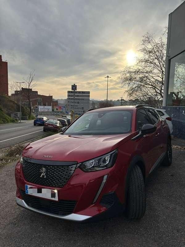 Usado Peugeot 2008 Allure 131 CV (96 kW) 2022 Rojo SUV