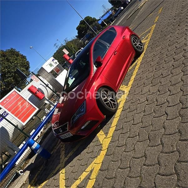 Usado Seat Leon FR 130 CV (95 kW) 2019 Rojo Berlina