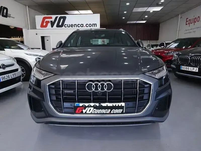 Usado Audi Q8 S-line plus 231 CV (169 kW) 2022 Gris / plata SUV