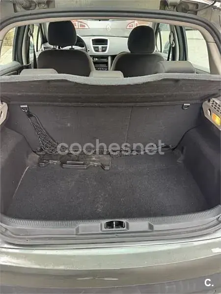 Usado Peugeot 207 70 CV (51 kW) 2008 Gris / plata Berlina