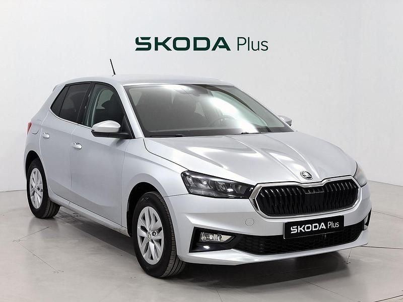 Gris Usado 2024 Skoda Fabia Selection Utilitario | 15.490 € (Precio justo) - Imagen 1/4