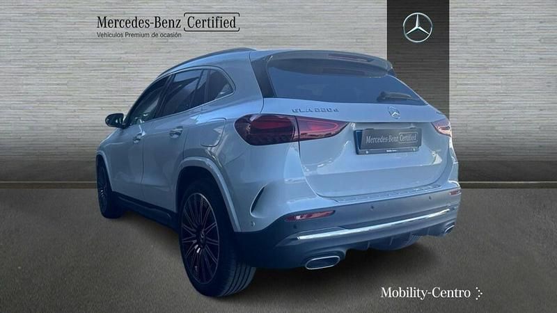 Usado Mercedes GLA220 190 CV (139 kW) 2024 Blanco digital SUV