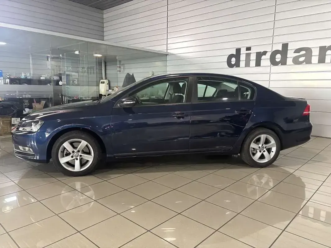 Usado VW Passat Edition 105 CV (77 kW) 2014 Azul Berlina