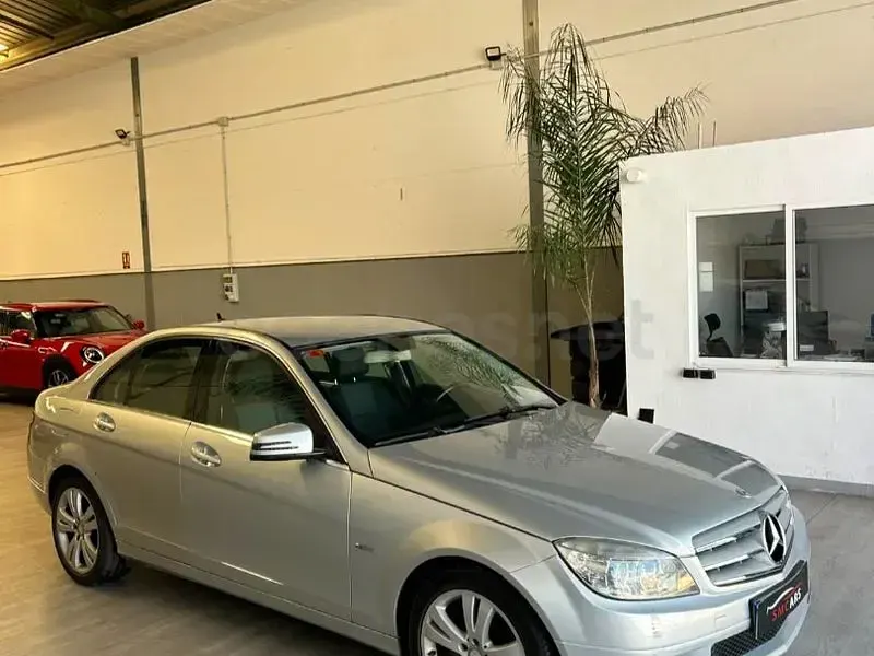 Usado Mercedes C200 136 CV (100 kW) 2010 Gris / plata Familiar