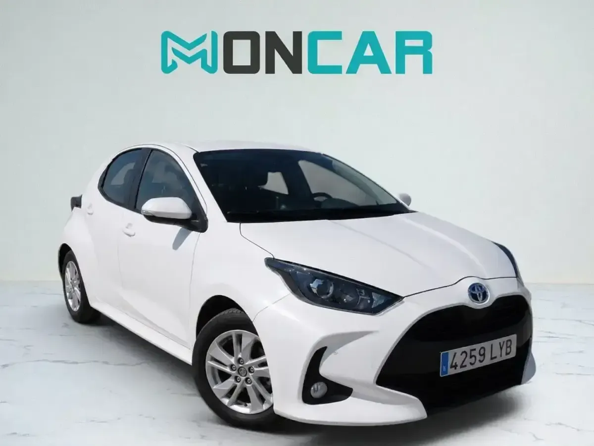 Usado Toyota Yaris Business Edition 116 CV (85 kW) 2022 Blanco Utilitario