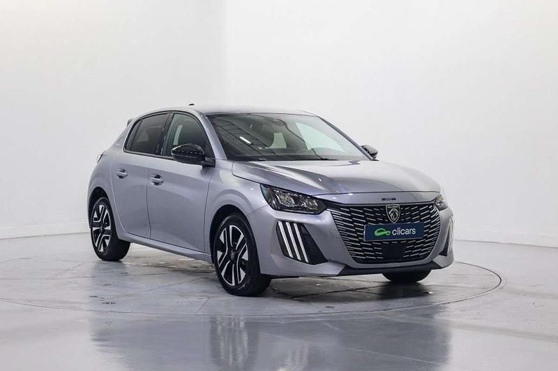 Usado Peugeot 208 Allure 101 CV (74 kW) 2025 Plateado Utilitario