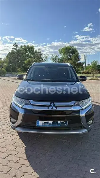 Usado Mitsubishi Outlander Motion 150 CV (110 kW) 2018 Negro SUV