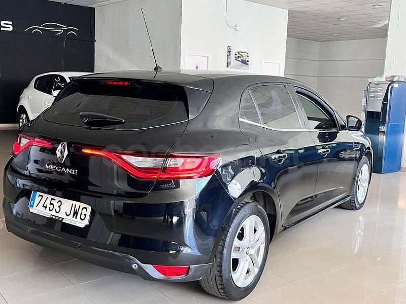 Usado Renault Mégane IV Bose Edition 130 HP (95 kW) 2017 Preto Sedan