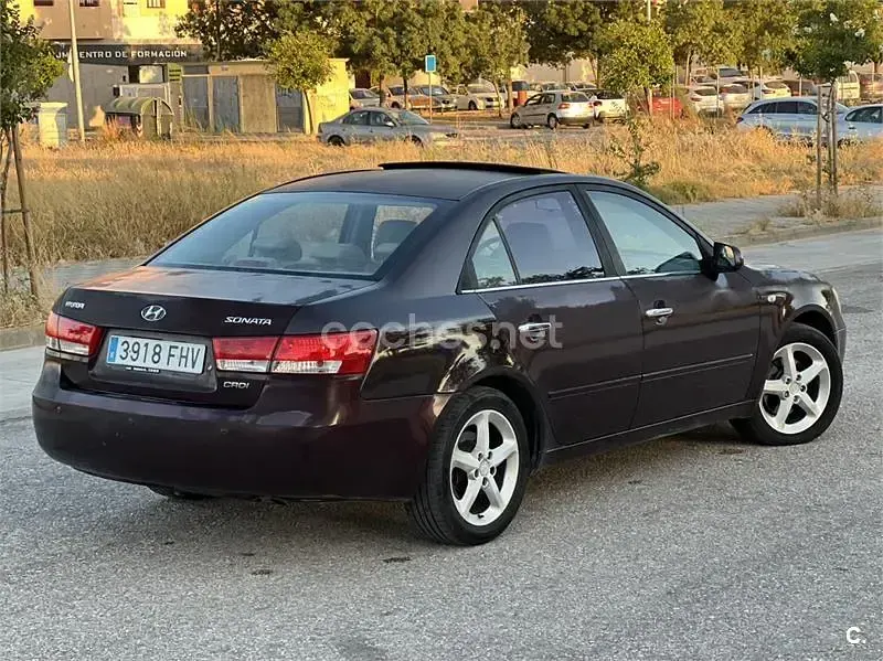 Usado Hyundai Sonata Comfort 140 CV (102 kW) 2006 Granate Berlina