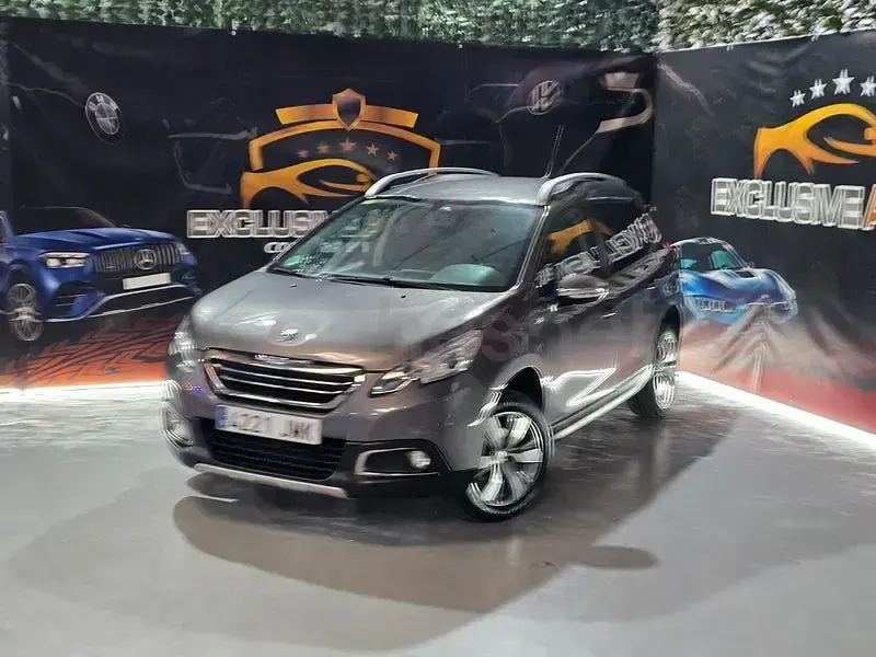 Usado Peugeot 2008 Allure 110 CV (80 kW) 2016 Gris / plata SUV