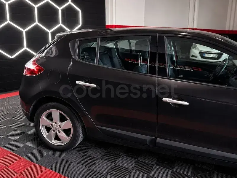 Usado Renault Mégane III Dynamique 105 CV (77 kW) 2009 Negro Berlina