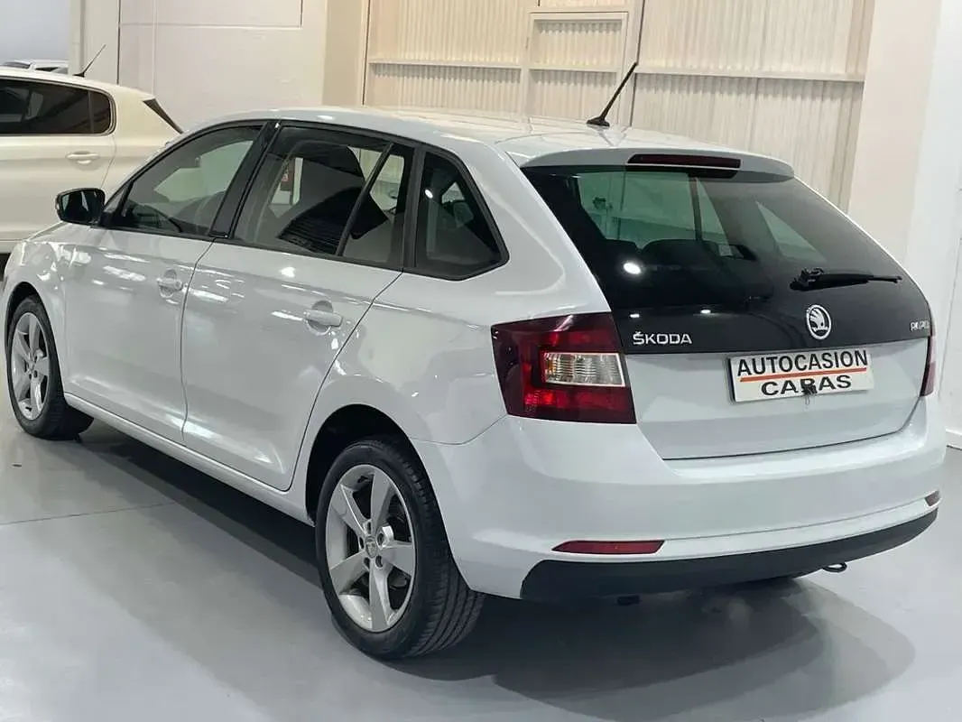 Usado Skoda Rapid Ambition 90 CV (66 kW) 2017 Blanco Utilitario