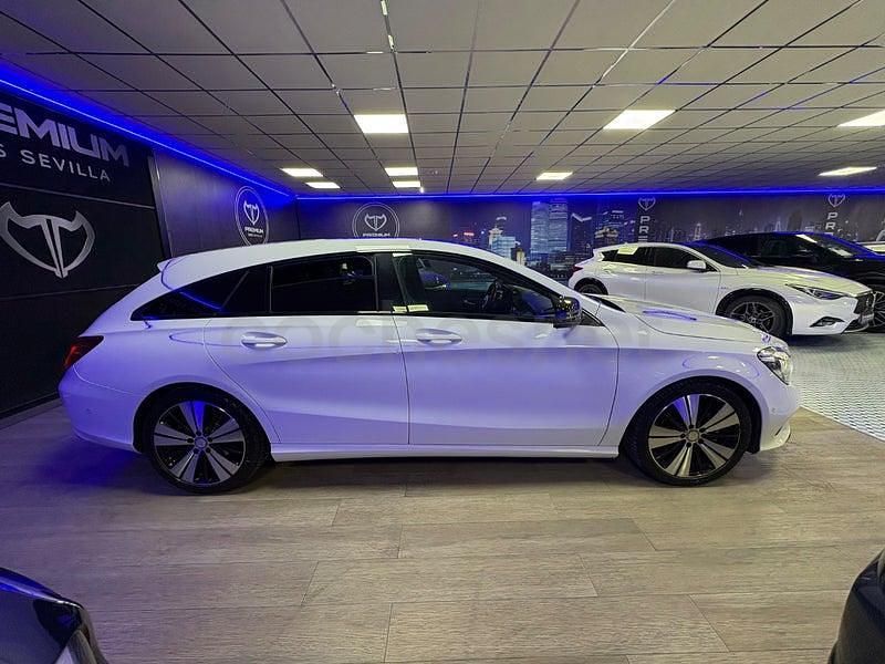 Usado Mercedes CLA200 Shooting Brake 156 CV (114 kW) 2017 Blanco Familiar