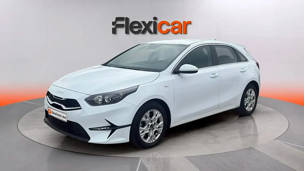 Usado Kia Ceed 136 CV (100 kW) 2023 Blanco Utilitario