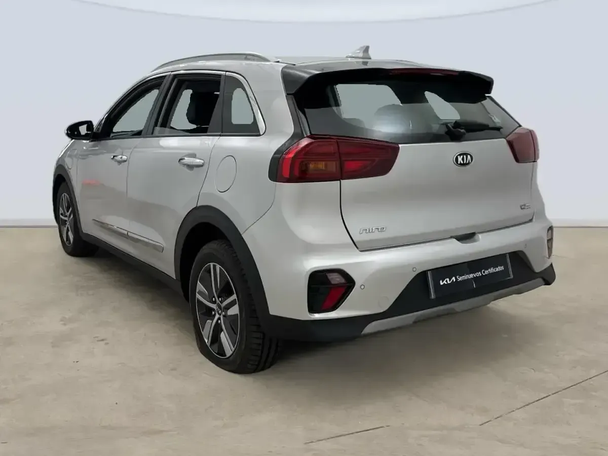 Begagnad Kia Niro 141 HK (103 kW) 2021 Grå SUV
