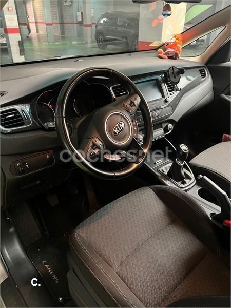 Gris / plata Usado 2018 Kia Carens Monovolumen | 14.500 € (Precio justo) - Imagen 1/4