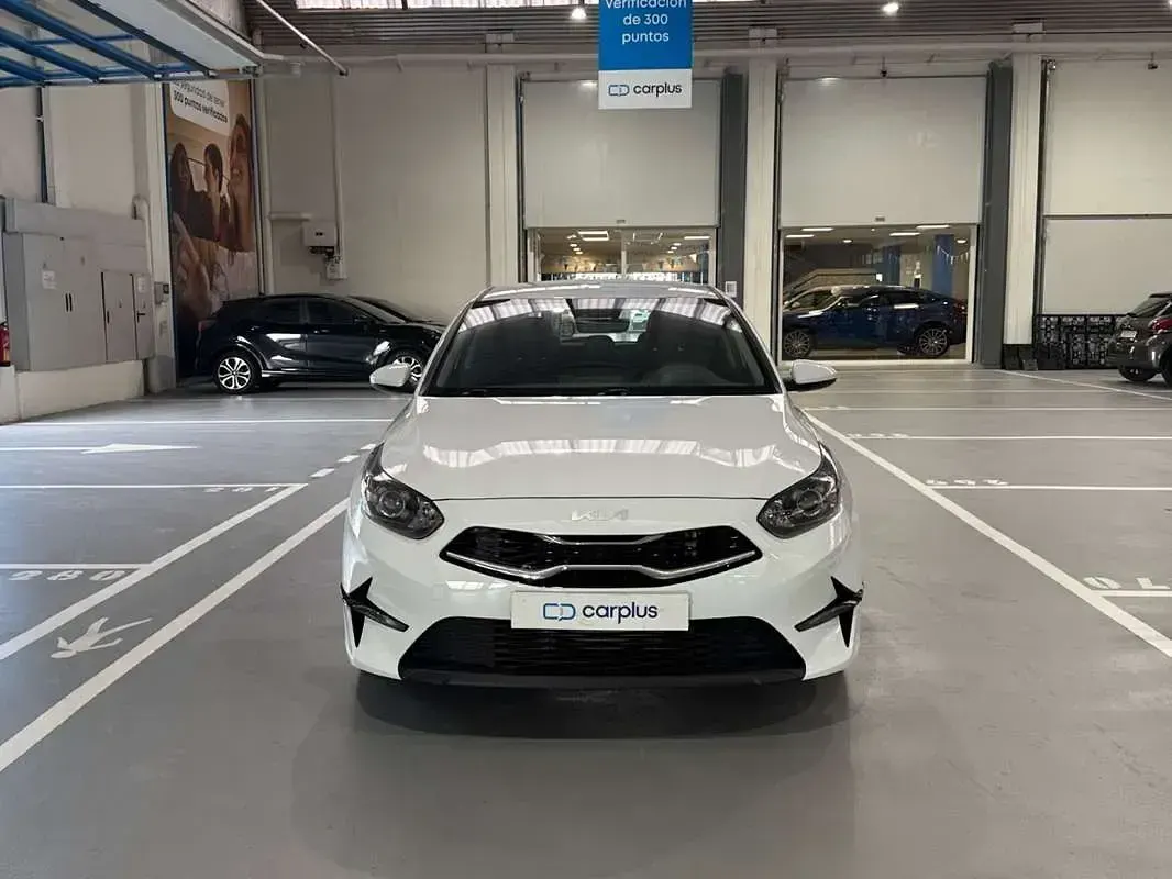 Usado Kia Ceed 120 CV (88 kW) 2022 Blanco Utilitario