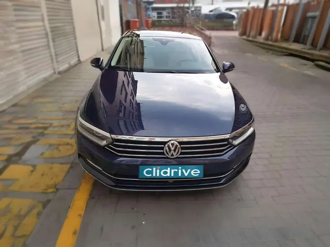 Begagnad VW Passat Sport 150 HK (110 kW) 2015 Blå Sedan