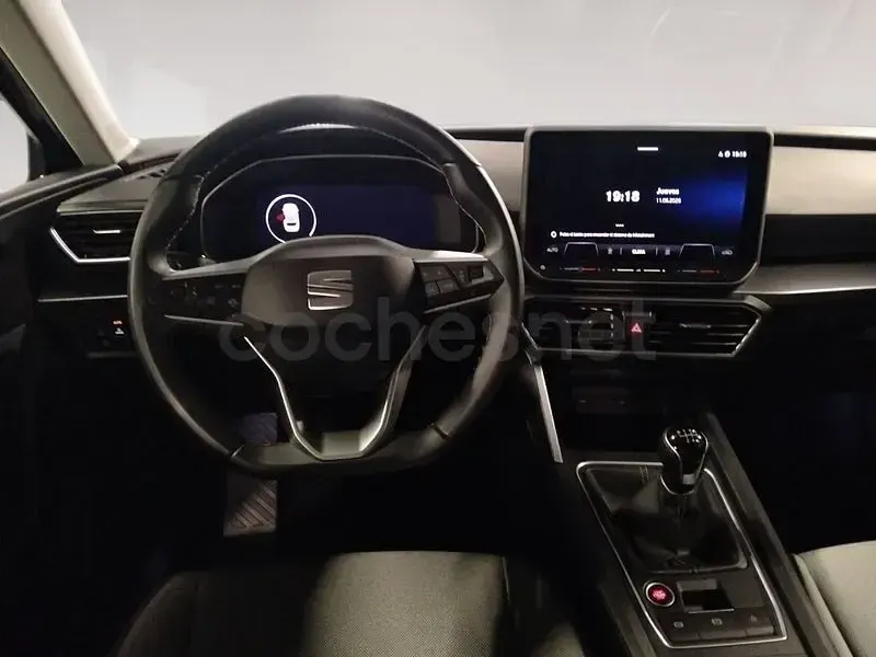 Usado Seat Leon Style 116 CV (85 kW) 2025 Gris / plata Familiar