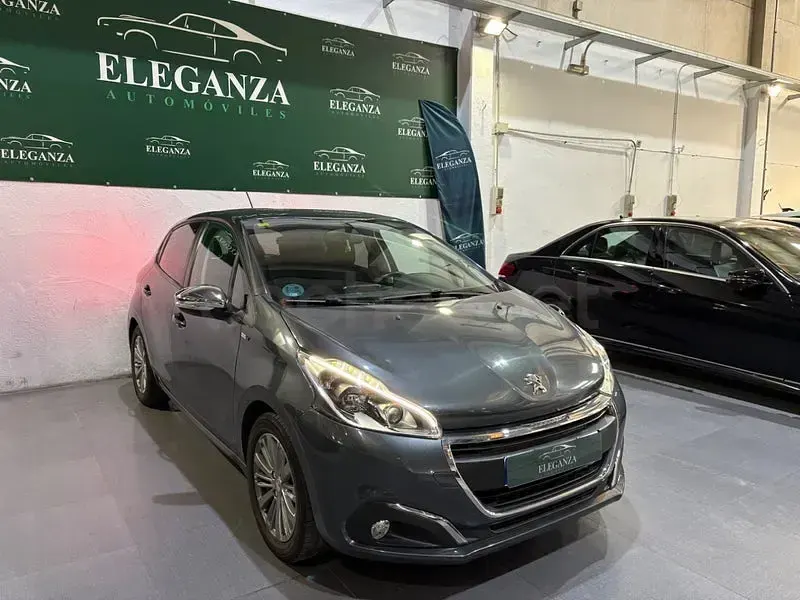 Usado Peugeot 208 Access 82 CV (60 kW) 2016 Gris / plata Utilitario