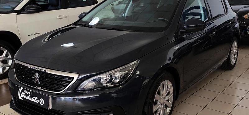 Usado Peugeot 308 Style 110 CV (80 kW) 2019 Gris hurricane Berlina