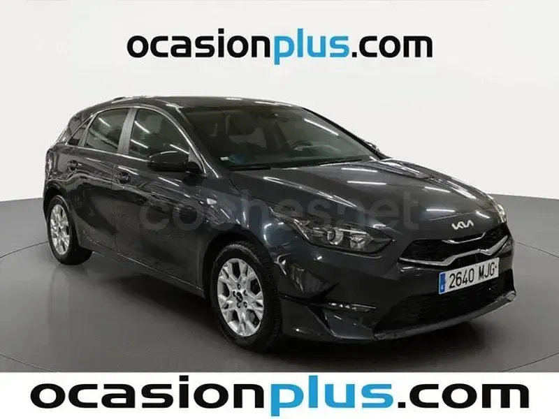 Usado Kia Ceed 136 CV (100 kW) 2023 Gris / plata Utilitario