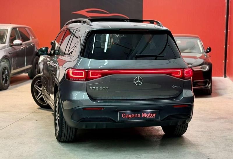 Usado Mercedes EQB300 167 kW (228 CV) 2022 Gris SUV