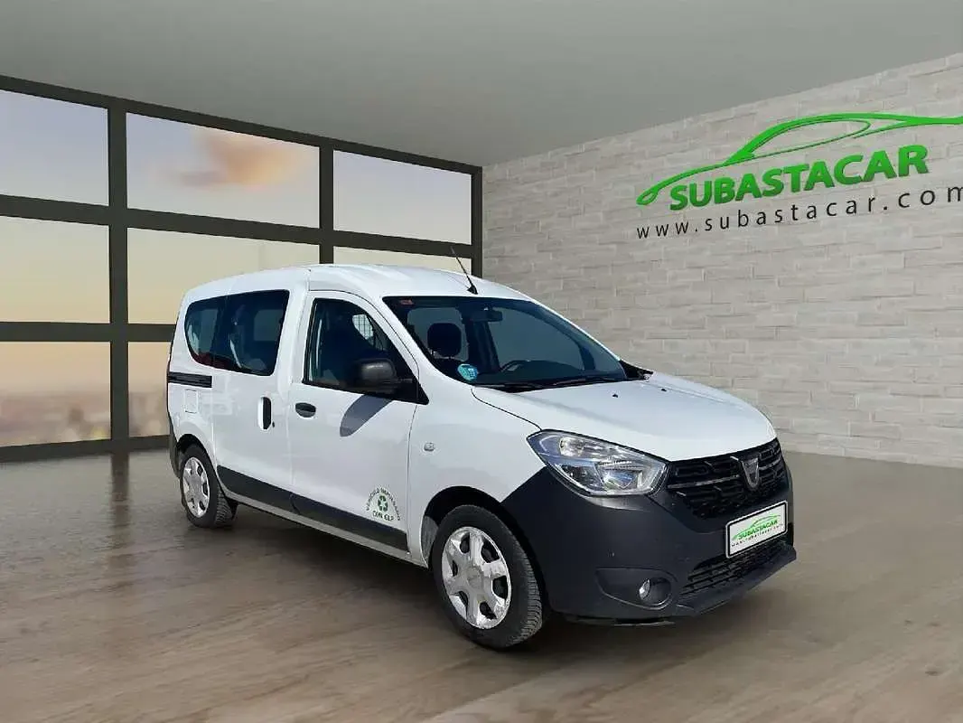 Usado Dacia Dokker Essentiel 109 CV (80 kW) 2021 Blanco Monovolumen