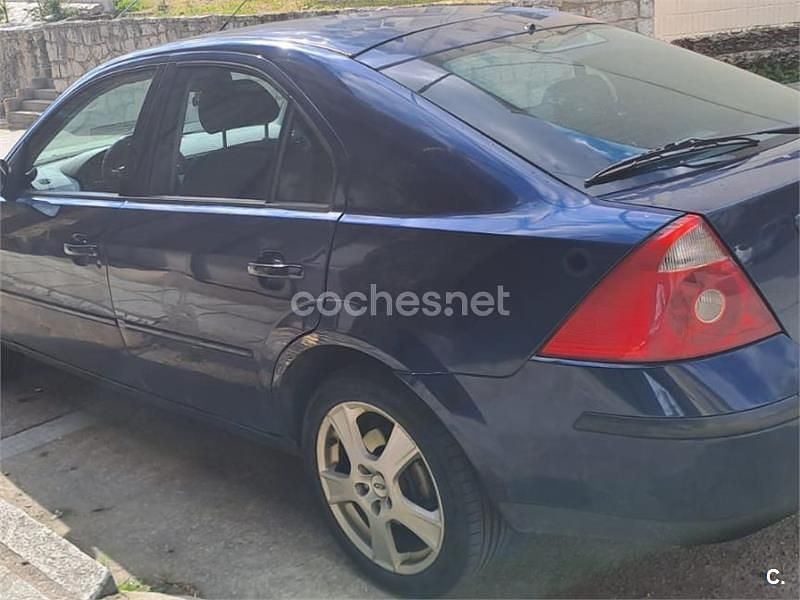Usado Ford Mondeo Trend 115 CV (84 kW) 2004 Azul Berlina