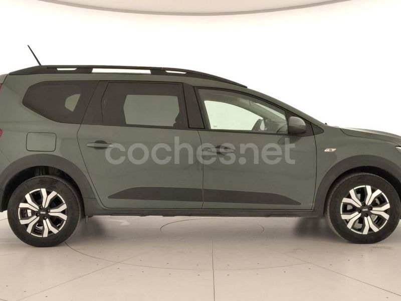 Usado Dacia Jogger Expression 110 CV (80 kW) 2024 Verde Monovolumen