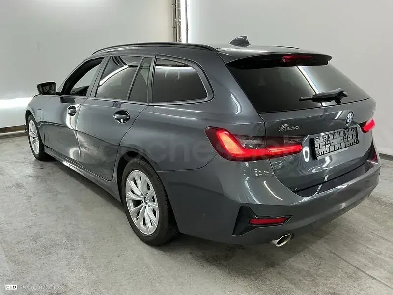 Usado BMW 330e 292 CV (214 kW) 2022 Gris / plata Familiar