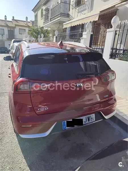 Usado Kia Niro 141 CV (103 kW) 2017 Rojo SUV