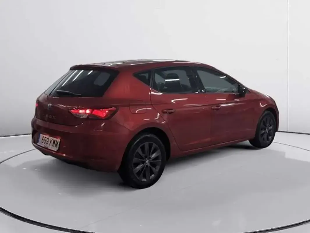 Usado Seat Leon Style 116 CV (85 kW) 2019 Rojo Utilitario