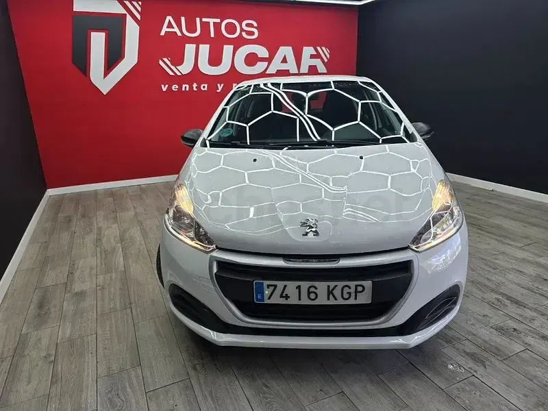 Usado Peugeot 208 Active 75 CV (55 kW) 2018 Blanco Utilitario