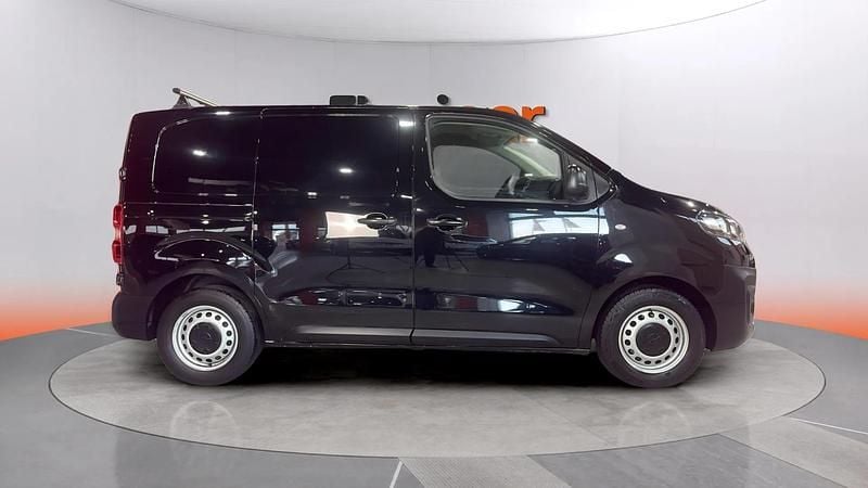 Usado Opel Vivaro 102 HP (75 kW) 2022 Preto Monovolume