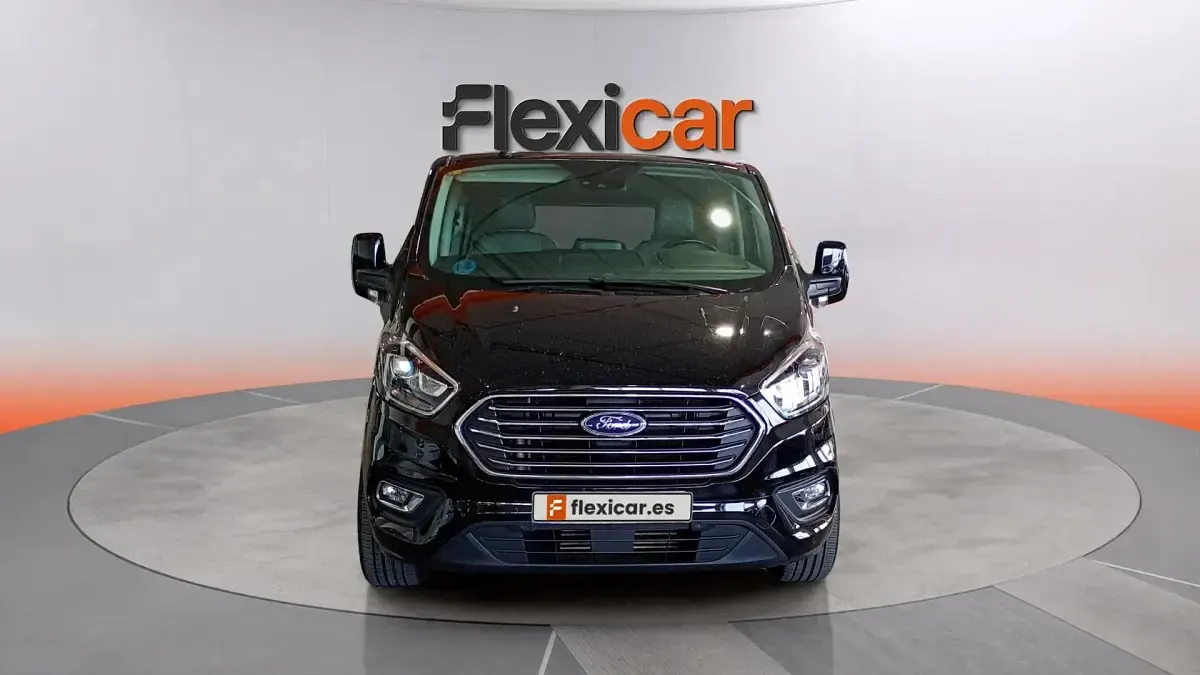 Usado Ford Tourneo Custom Titanium 131 CV (96 kW) 2019 Negro Van