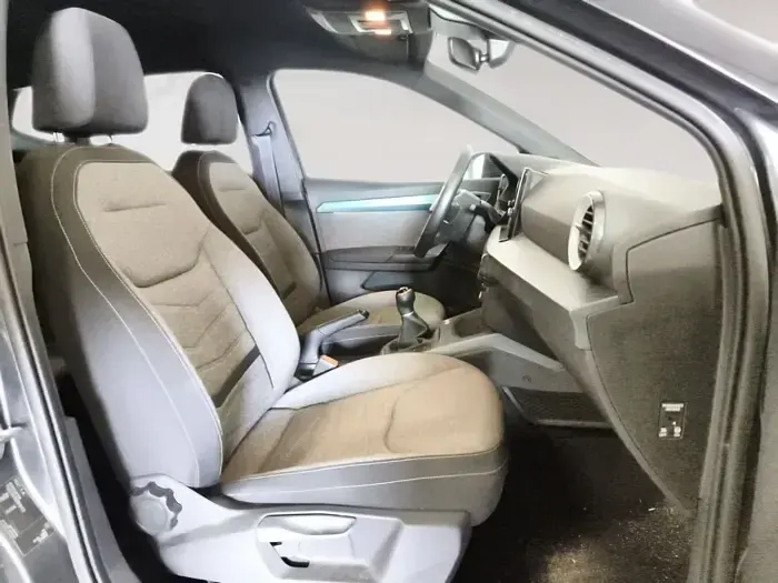 Usado Seat Arona Xperience 115 CV (84 kW) 2025 Gris SUV
