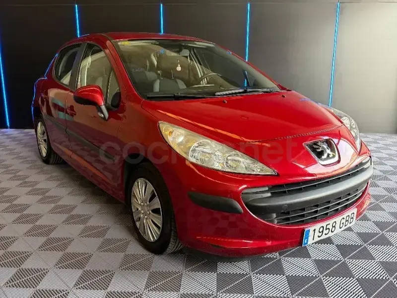 Usado Peugeot 207 75 CV (55 kW) 2008 Granate Berlina