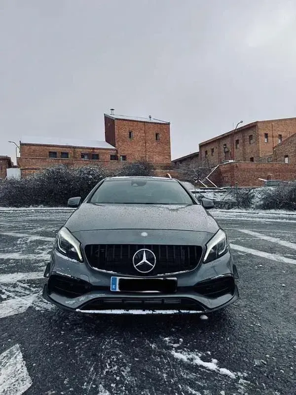 Usado Mercedes A200 136 CV (100 kW) 2017 Gris Utilitario