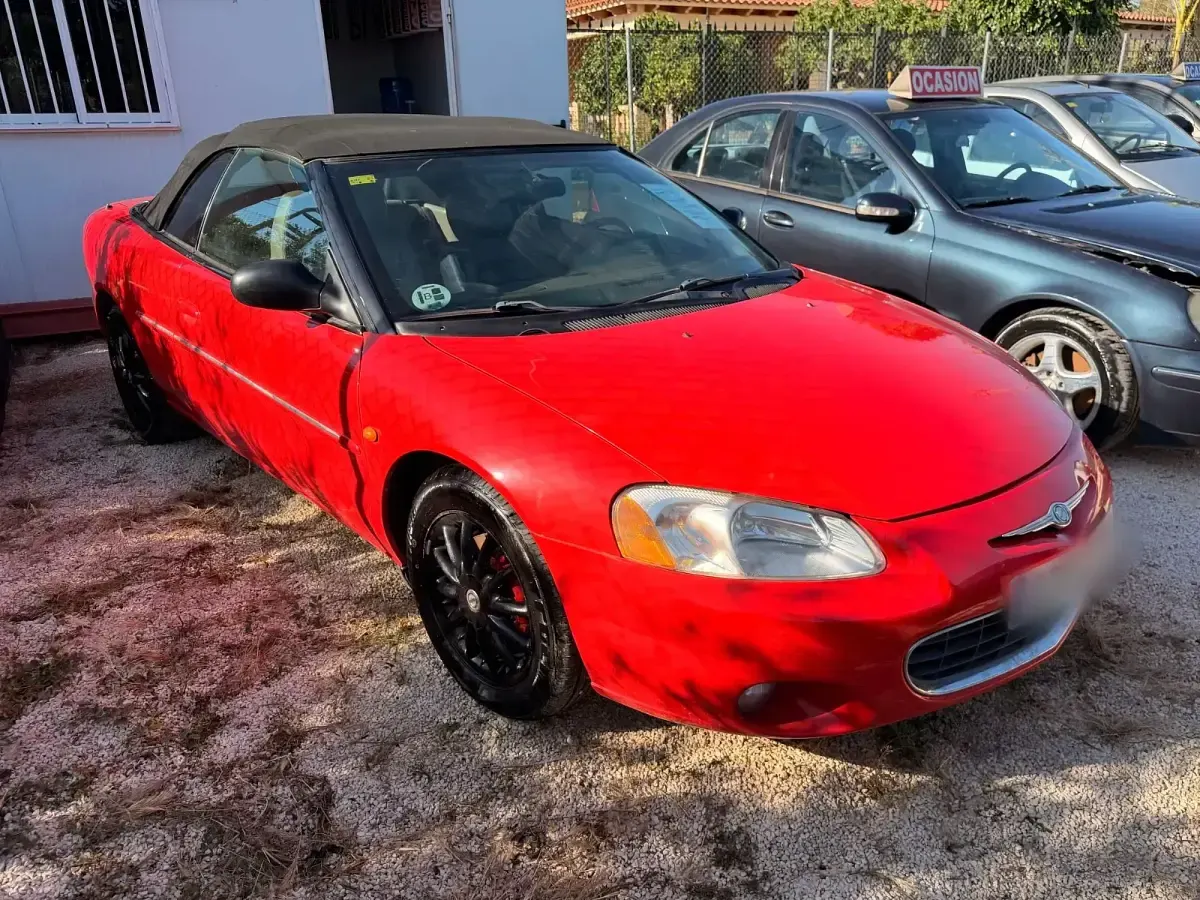 Usado Chrysler Sebring Cabriolet 140 CV (102 kW) 2003 Rojo Descapotable