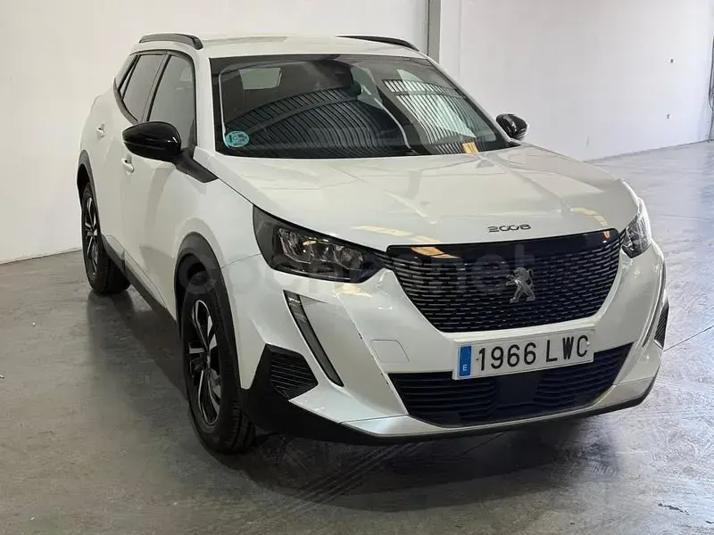 Usado Peugeot 2008 Allure 110 CV (80 kW) 2022 Blanco SUV