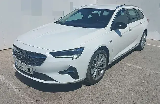 Usado Opel Insignia Business Elegance 174 CV (127 kW) 2021 Blanco Familiar