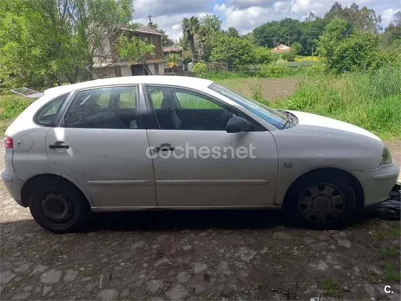 Usado Seat Ibiza 100 CV (73 kW) 2004 Blanco Utilitario